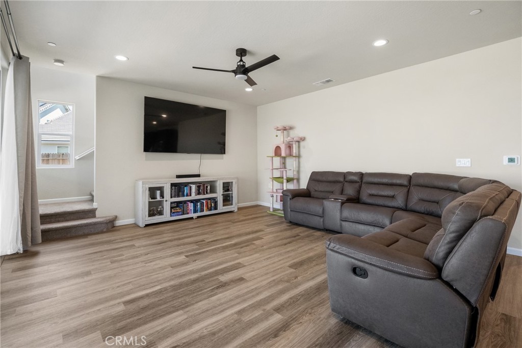 2203 N Laverne, Fresno, CA 93727