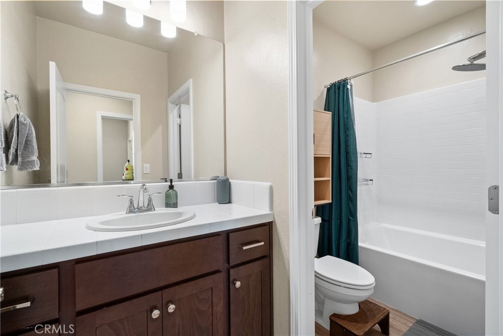 2203 N Laverne, Fresno, CA 93727