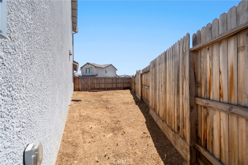2203 N Laverne, Fresno, CA 93727