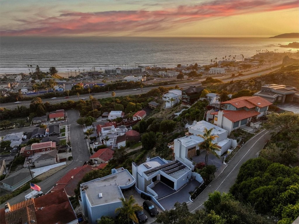 961 Shafer Ln, Pismo Beach, CA 93449