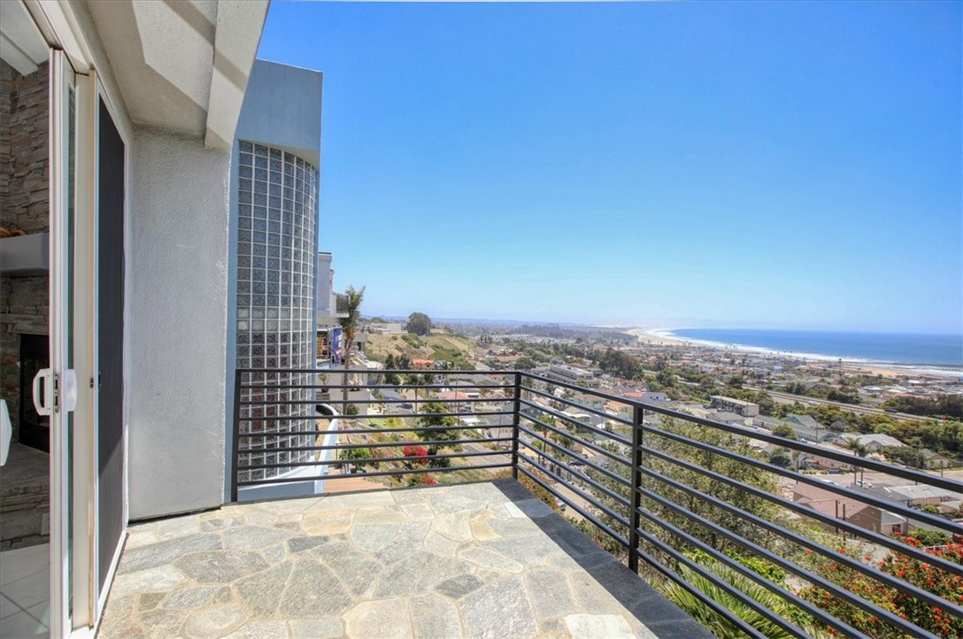 961 Shafer Ln, Pismo Beach, CA 93449