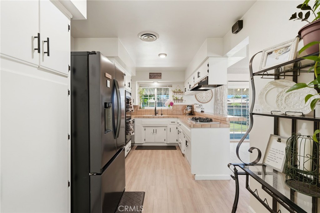 2709 W Royal Oaks, Visalia, CA 93277