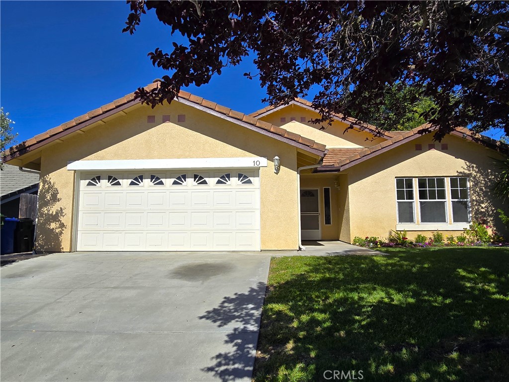 10 Rainbow Ct, Templeton, CA 93465