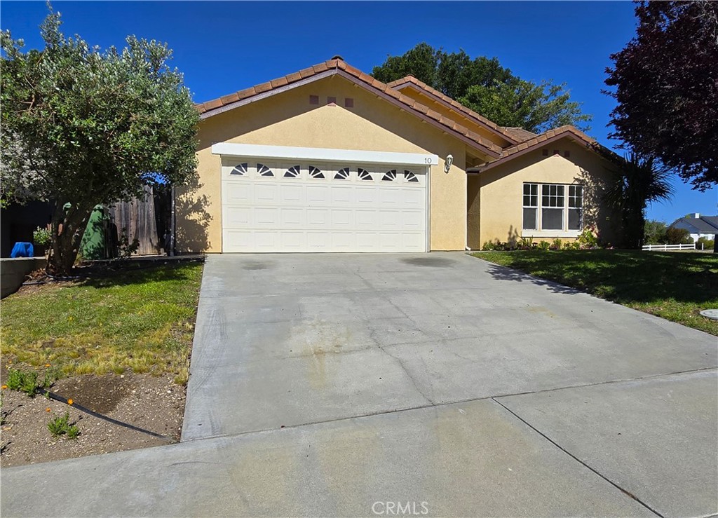 10 Rainbow Ct, Templeton, CA 93465