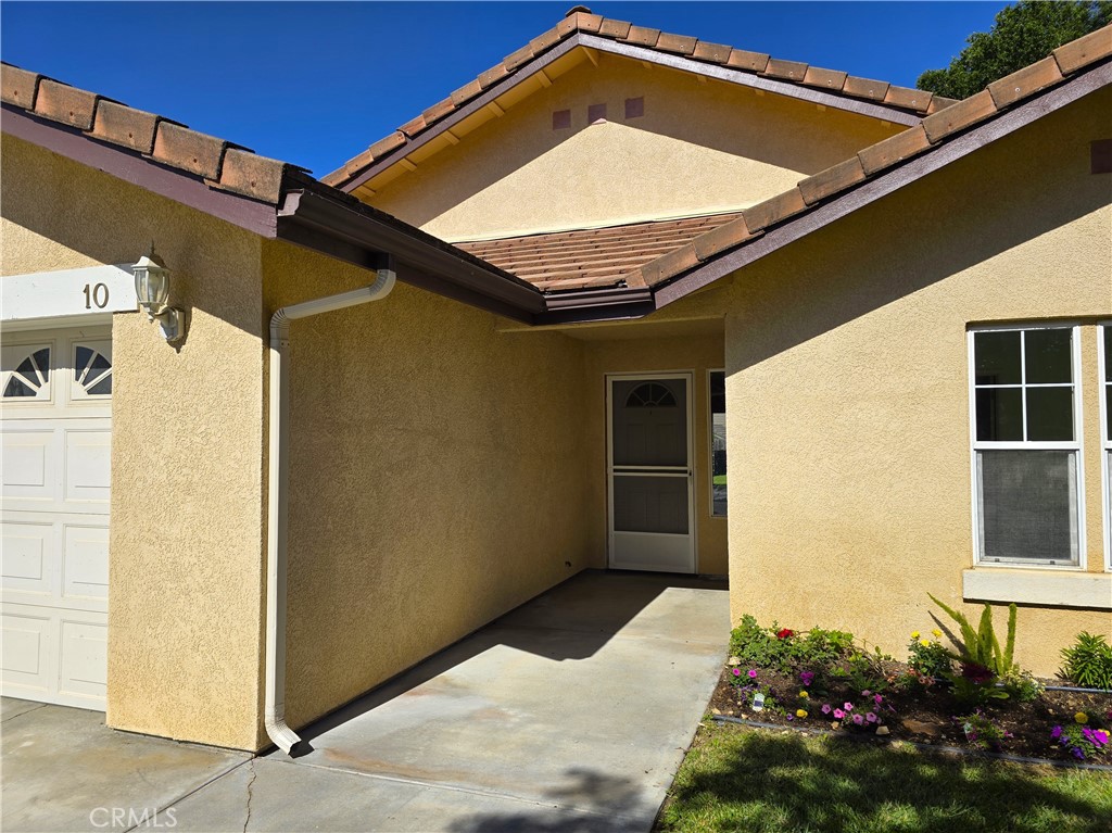 10 Rainbow Ct, Templeton, CA 93465