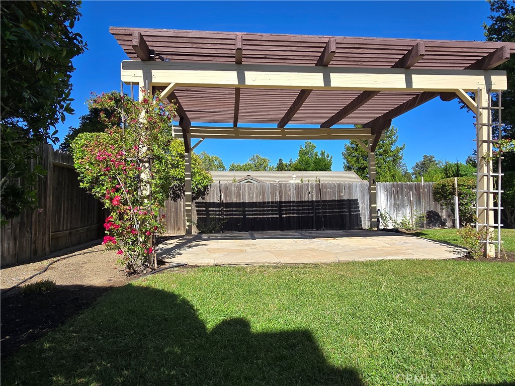 10 Rainbow Ct, Templeton, CA 93465