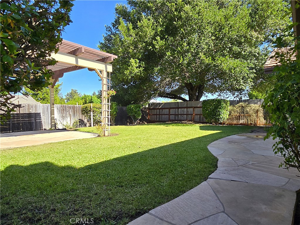 10 Rainbow Ct, Templeton, CA 93465