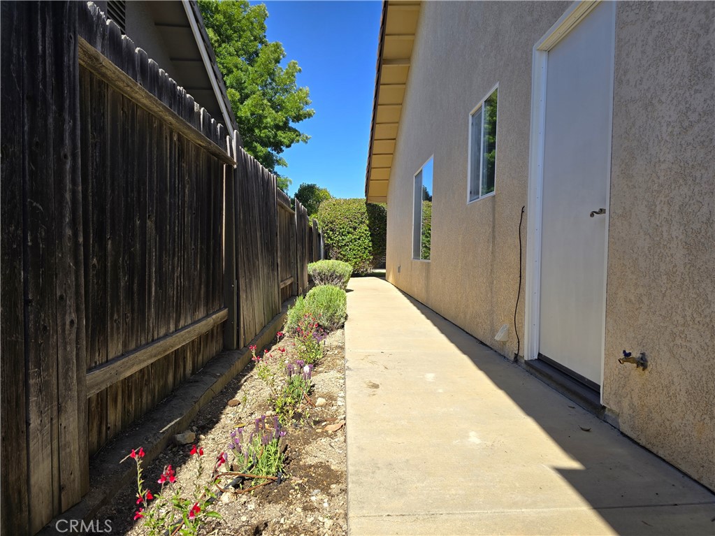 10 Rainbow Ct, Templeton, CA 93465