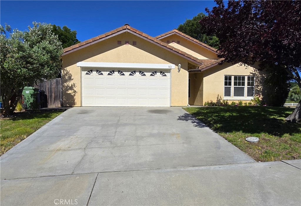 10 Rainbow Ct, Templeton, CA 93465