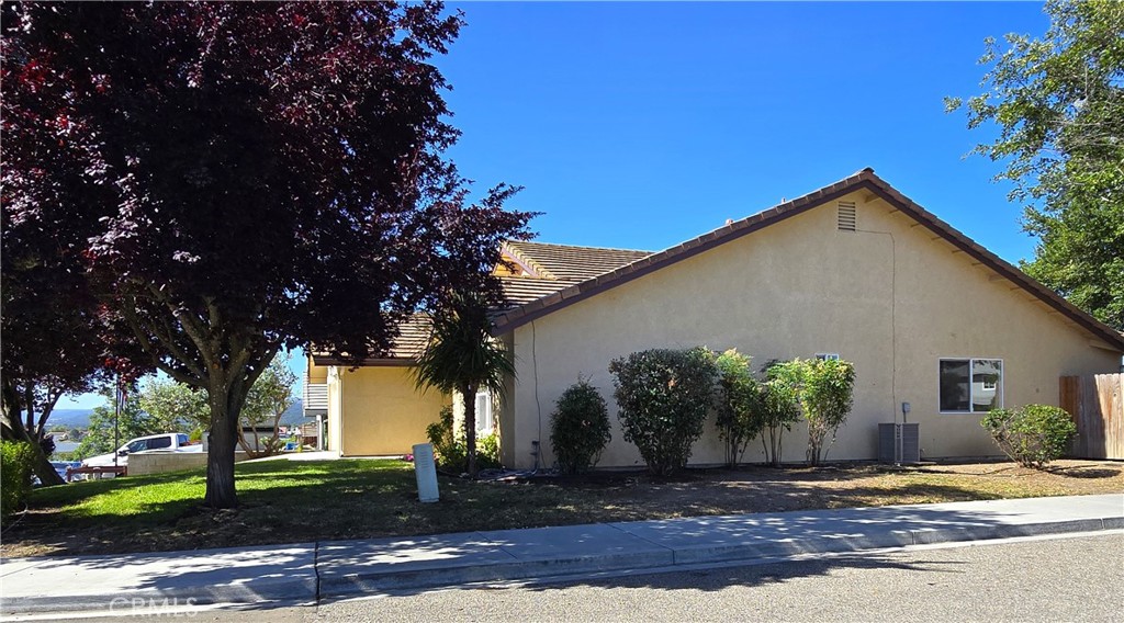 10 Rainbow Ct, Templeton, CA 93465