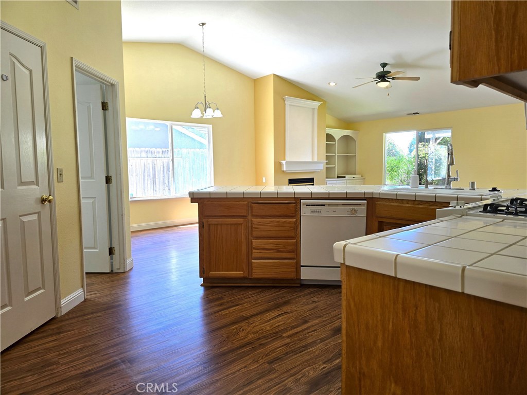 10 Rainbow Ct, Templeton, CA 93465