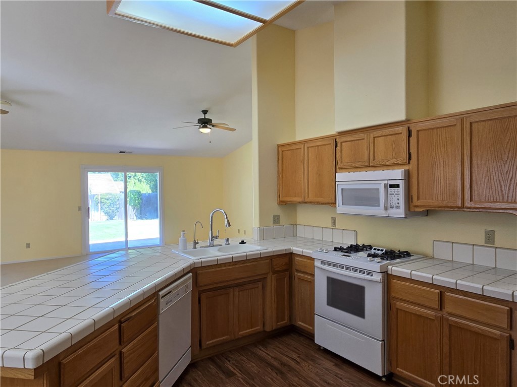 10 Rainbow Ct, Templeton, CA 93465