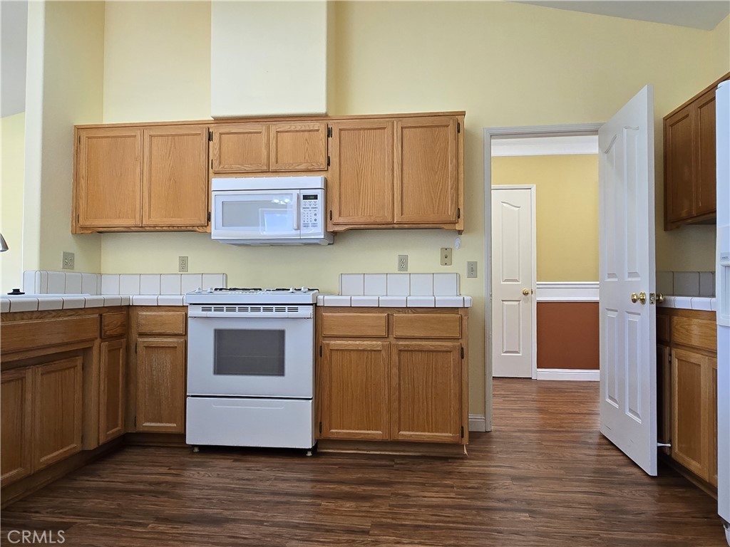 10 Rainbow Ct, Templeton, CA 93465