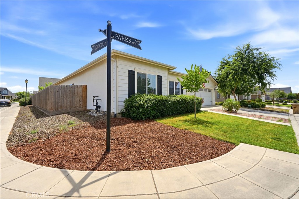 3393 Parks Ave, Tulare, CA 93274