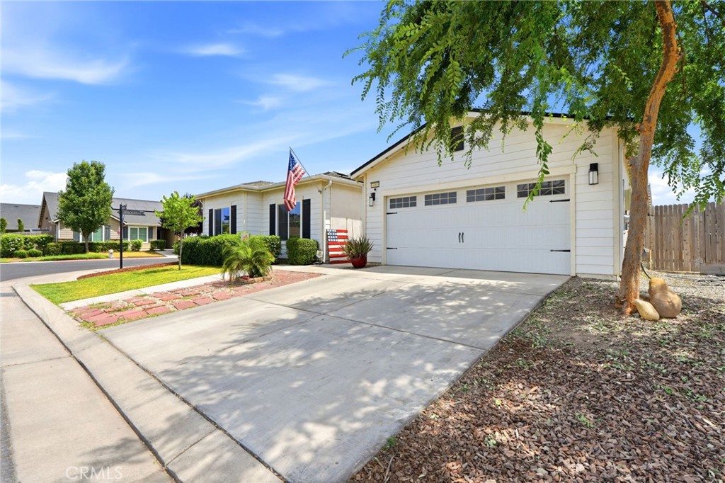 3393 Parks Ave, Tulare, CA 93274