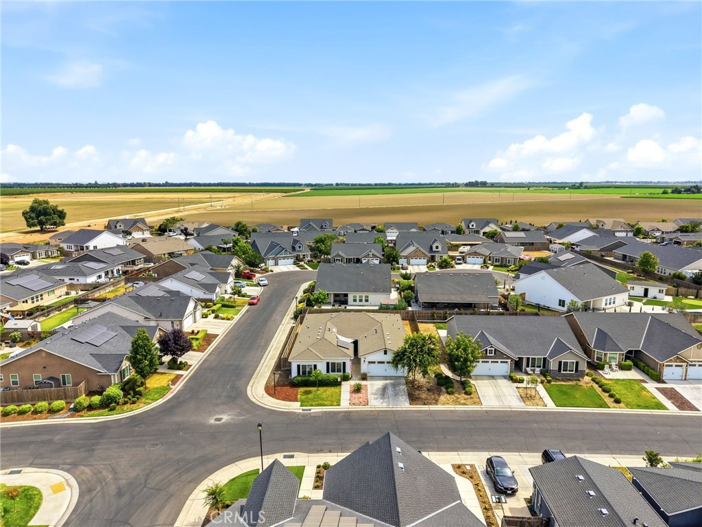 3393 Parks Ave, Tulare, CA 93274