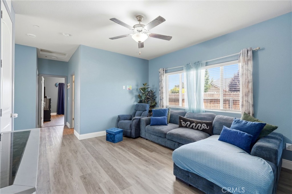 3393 Parks Ave, Tulare, CA 93274