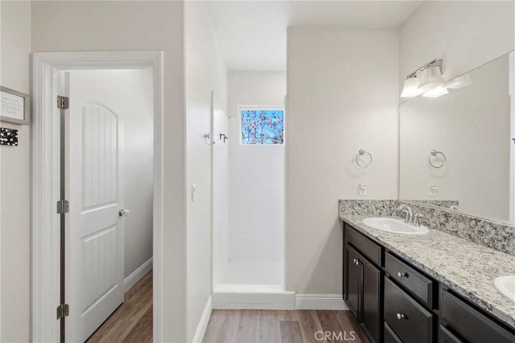 3393 Parks Ave, Tulare, CA 93274