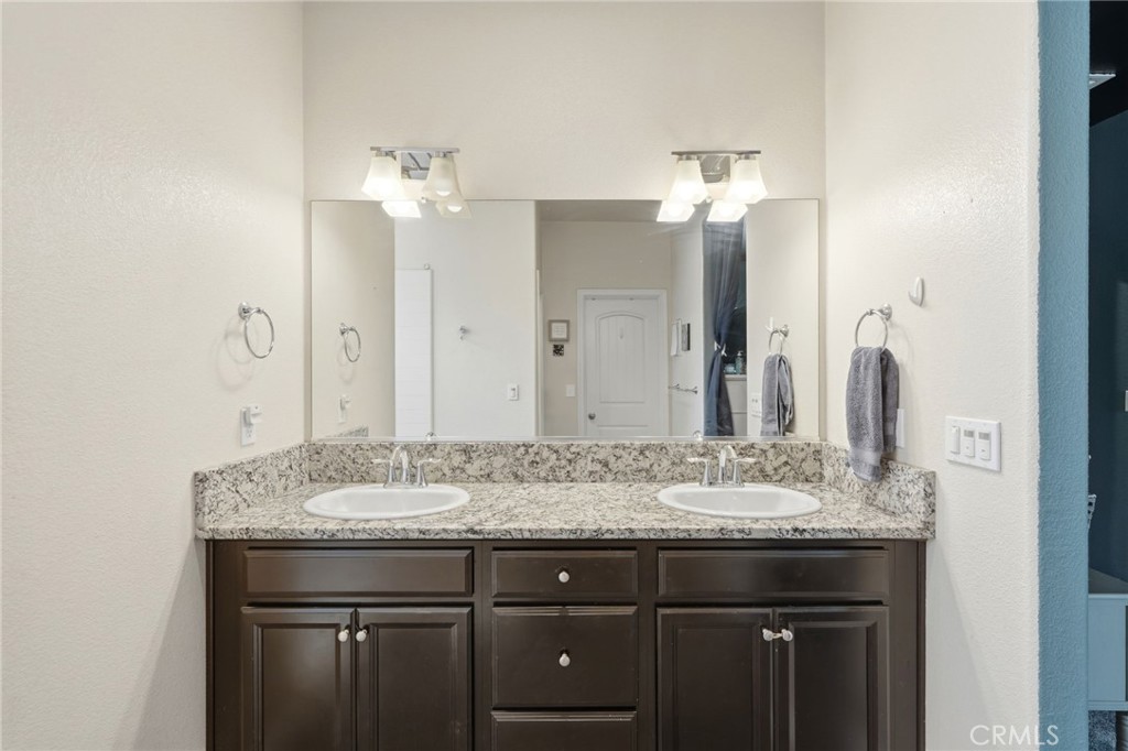 3393 Parks Ave, Tulare, CA 93274