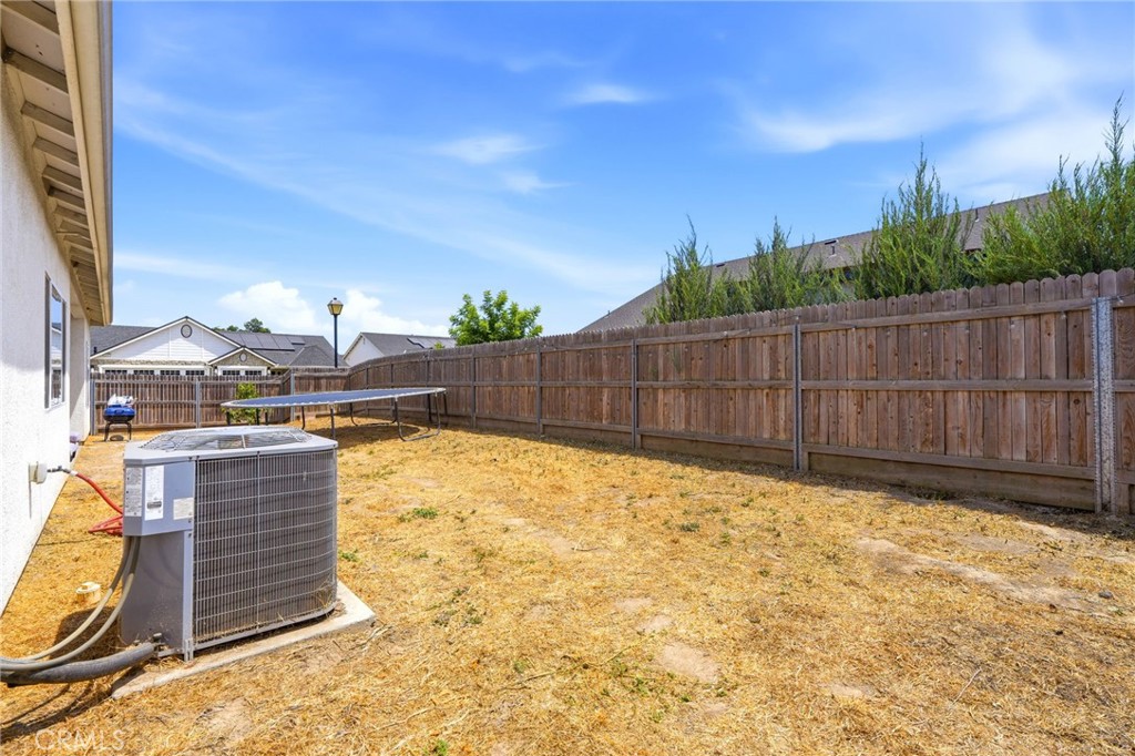 3393 Parks Ave, Tulare, CA 93274
