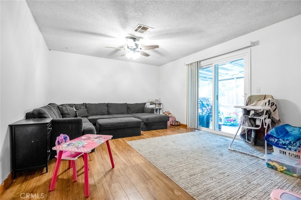 1818 W Buena Vista, Visalia, CA 93291