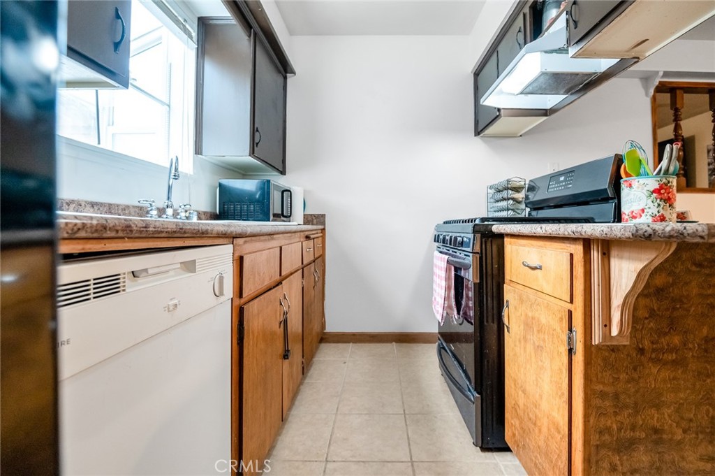 1818 W Buena Vista, Visalia, CA 93291