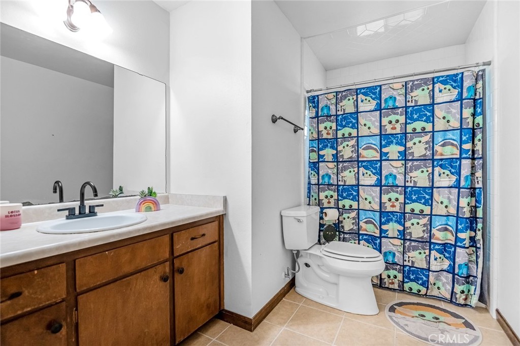 1818 W Buena Vista, Visalia, CA 93291