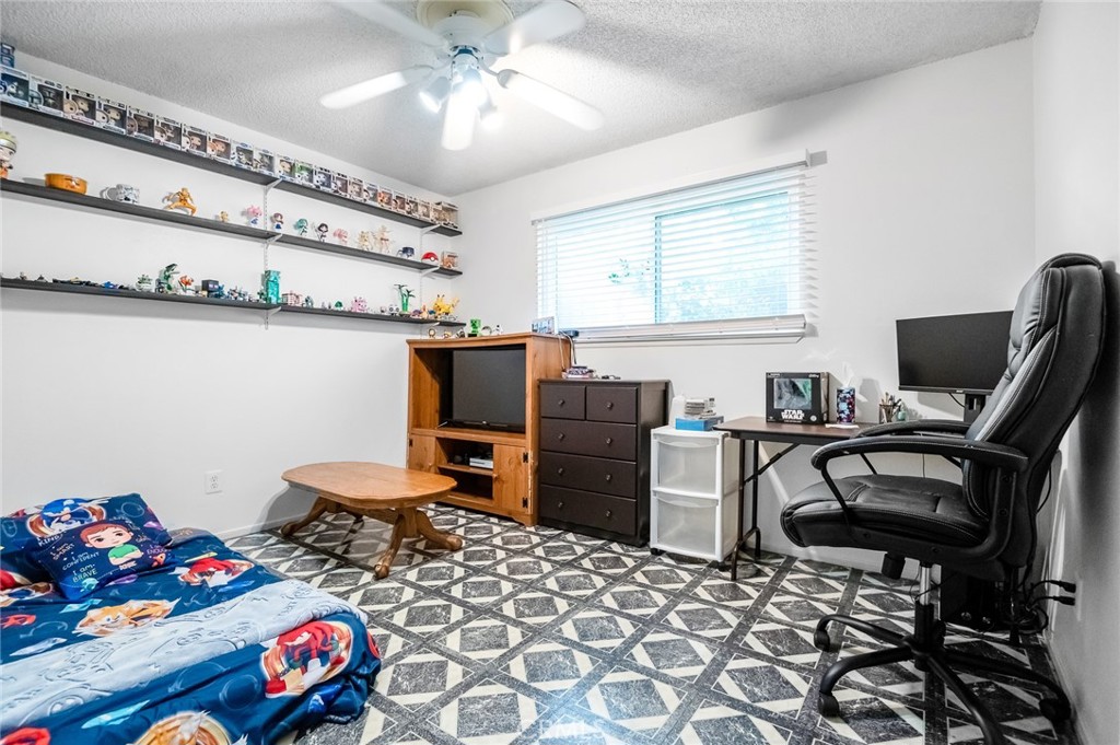 1818 W Buena Vista, Visalia, CA 93291