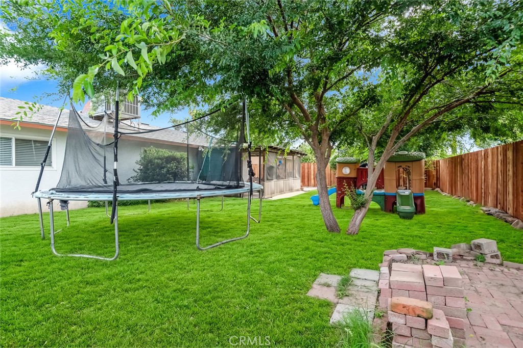 1818 W Buena Vista, Visalia, CA 93291