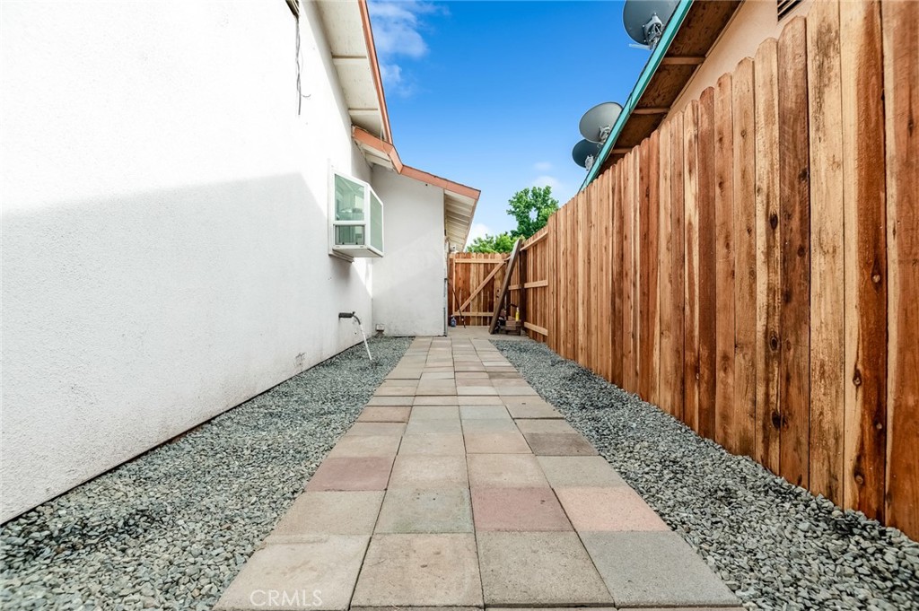 1818 W Buena Vista, Visalia, CA 93291