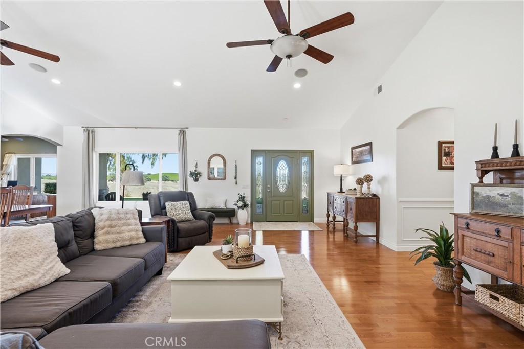220 Cook Ct, Templeton, CA 93465