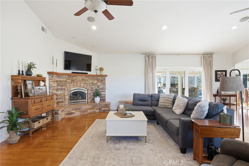 220 Cook Ct, Templeton, CA 93465