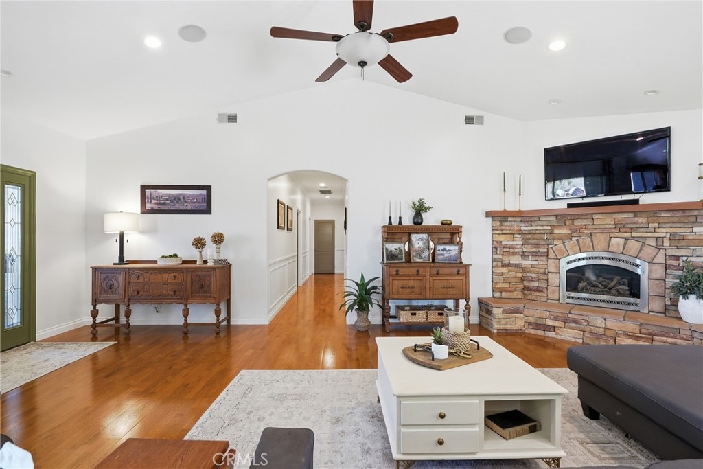 220 Cook Ct, Templeton, CA 93465