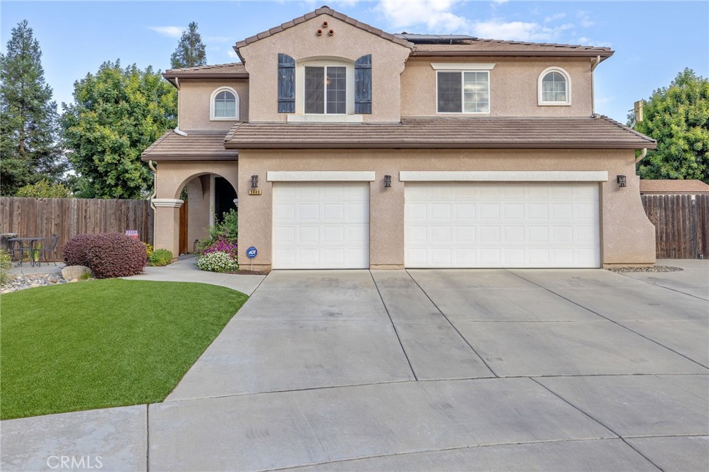 3440 W Newton Ct, Visalia, CA 93291