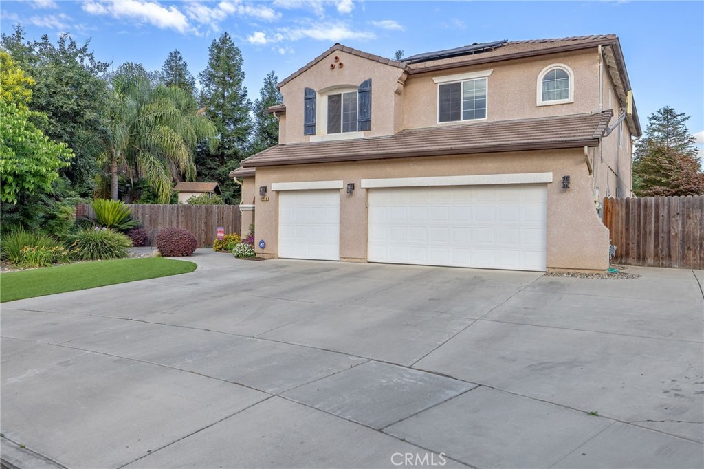 3440 W Newton Ct, Visalia, CA 93291