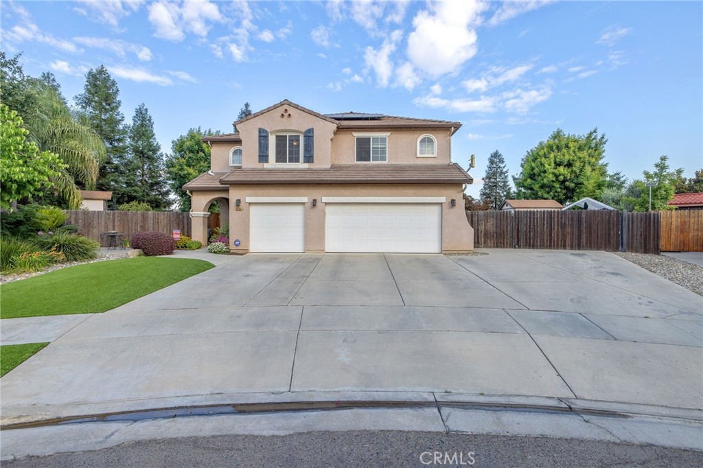 3440 W Newton Ct, Visalia, CA 93291