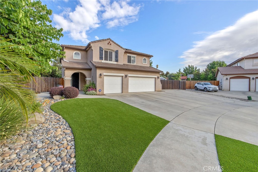 3440 W Newton Ct, Visalia, CA 93291