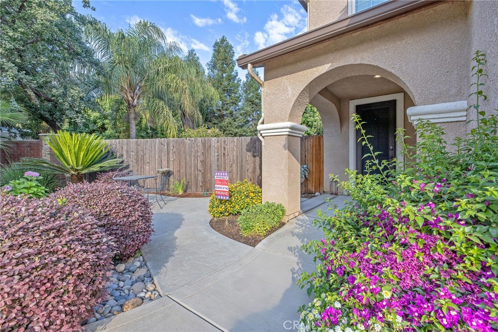 3440 W Newton Ct, Visalia, CA 93291
