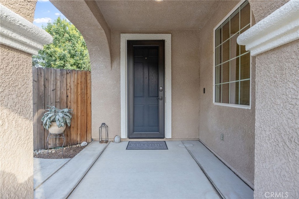 3440 W Newton Ct, Visalia, CA 93291