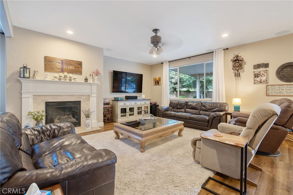 3440 W Newton Ct, Visalia, CA 93291