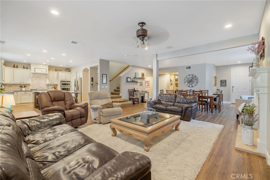 3440 W Newton Ct, Visalia, CA 93291