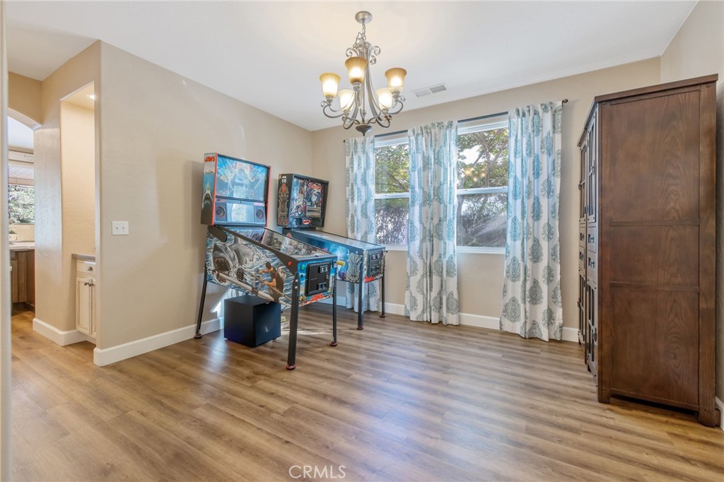 3440 W Newton Ct, Visalia, CA 93291
