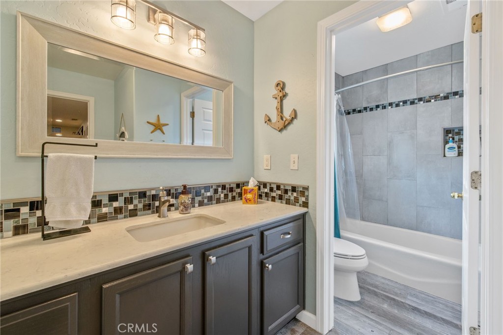 3440 W Newton Ct, Visalia, CA 93291