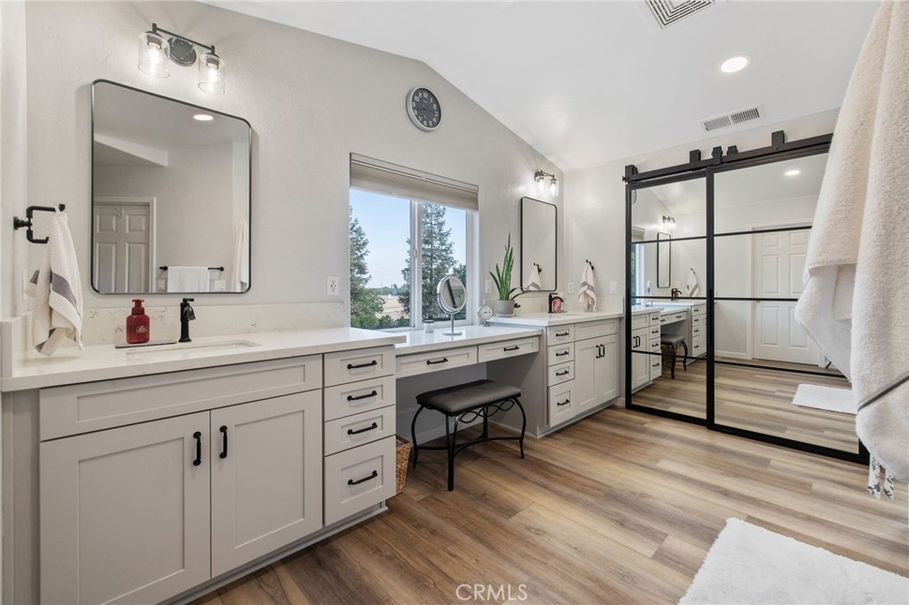 3440 W Newton Ct, Visalia, CA 93291