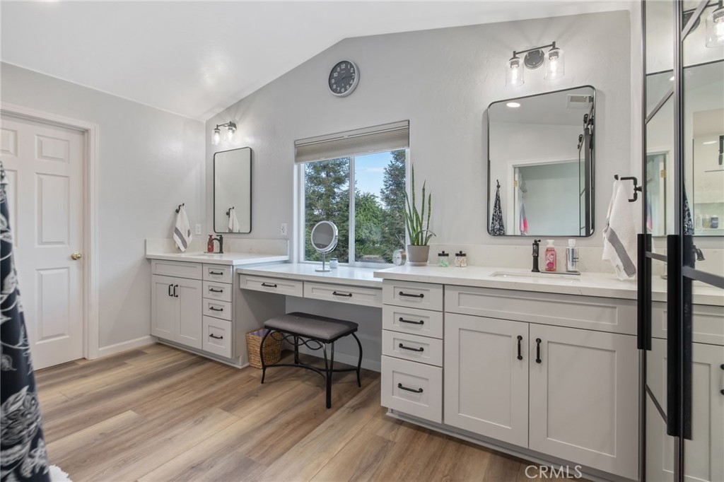 3440 W Newton Ct, Visalia, CA 93291