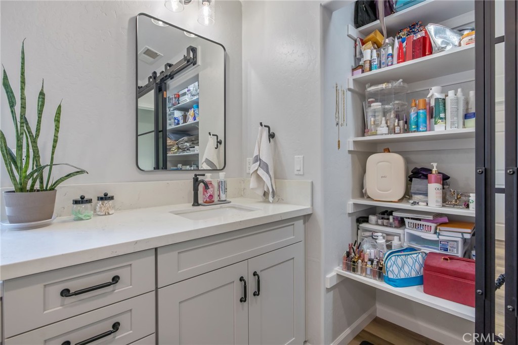3440 W Newton Ct, Visalia, CA 93291
