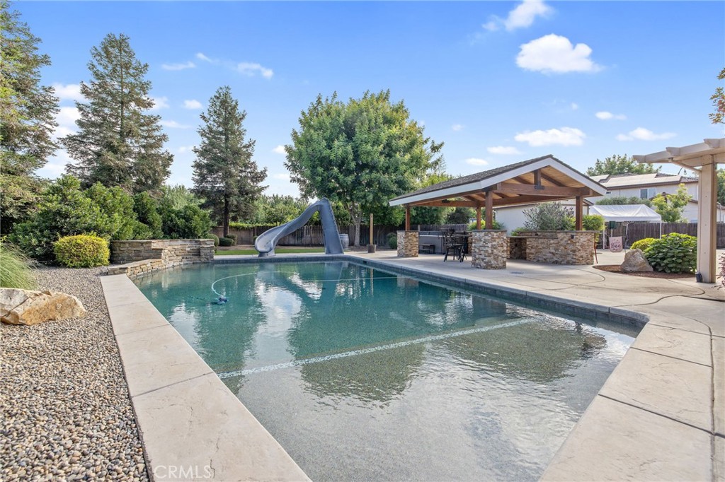 3440 W Newton Ct, Visalia, CA 93291