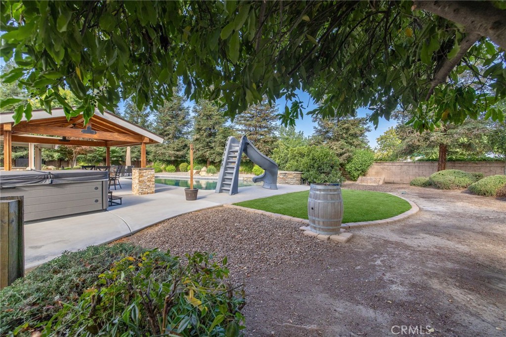 3440 W Newton Ct, Visalia, CA 93291