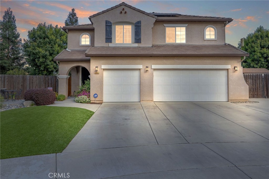3440 W Newton Ct, Visalia, CA 93291