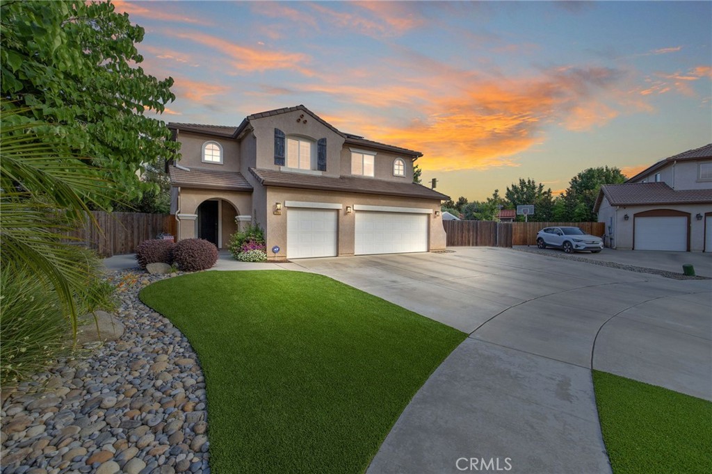 3440 W Newton Ct, Visalia, CA 93291